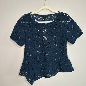 NWT Abbey Glass Navy Blue Lace Short Sleeve Blouse Top Women’s Size Small